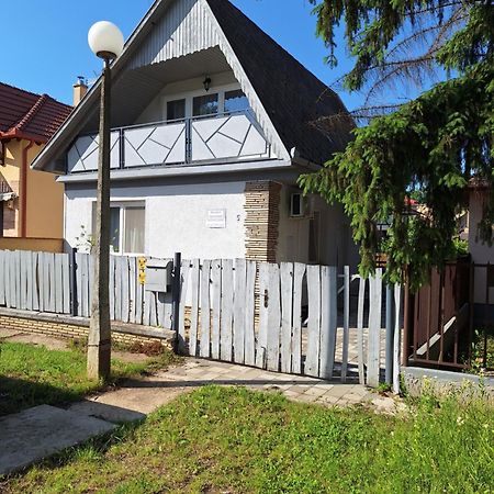 Nikolett Apartman Hajdúszoboszló Exterior foto